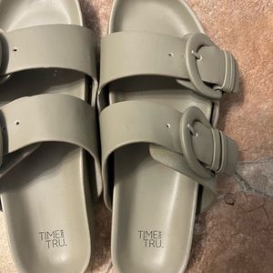 Time and Tru size 7 sandals
